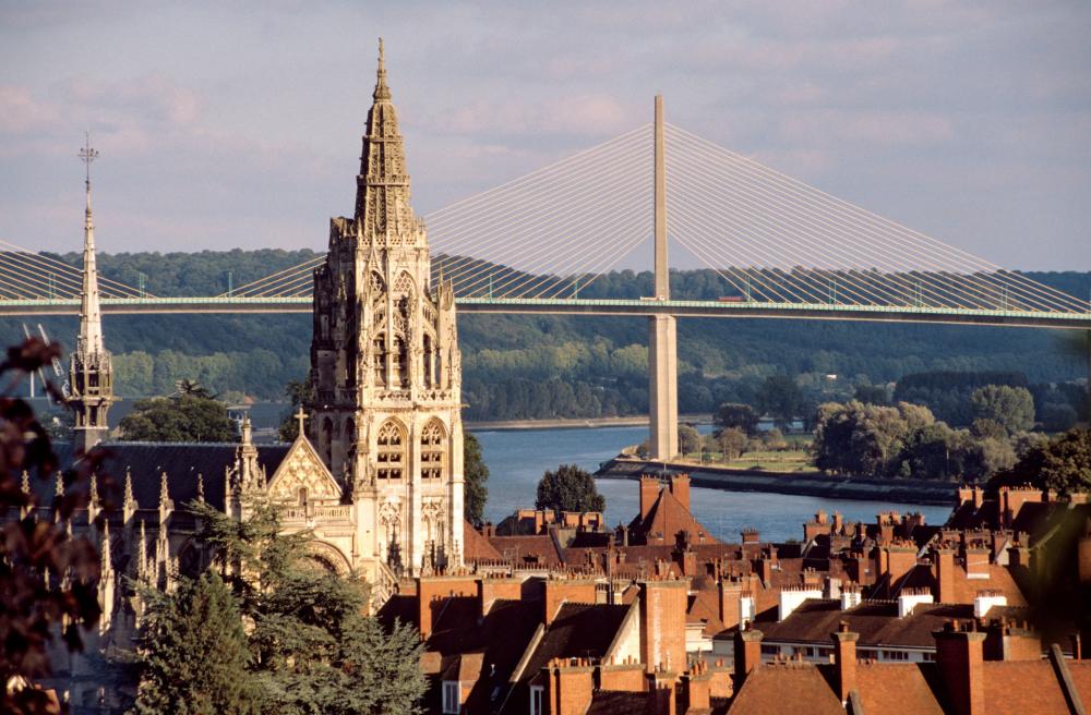 Una de las escalas de nuestro crucero: Caudebec-en-Caux, situado en las orillas del Sena (Francia) SENA CRUCEROS PARIS SENA CRUCEROS FRANCIA SENA CRUCEROS FLUVIALES SENA CREUERS SEINE CRUISES CRUCEROS FRANCIA